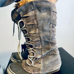 Sorel Women's Grey Lace-Up Boots